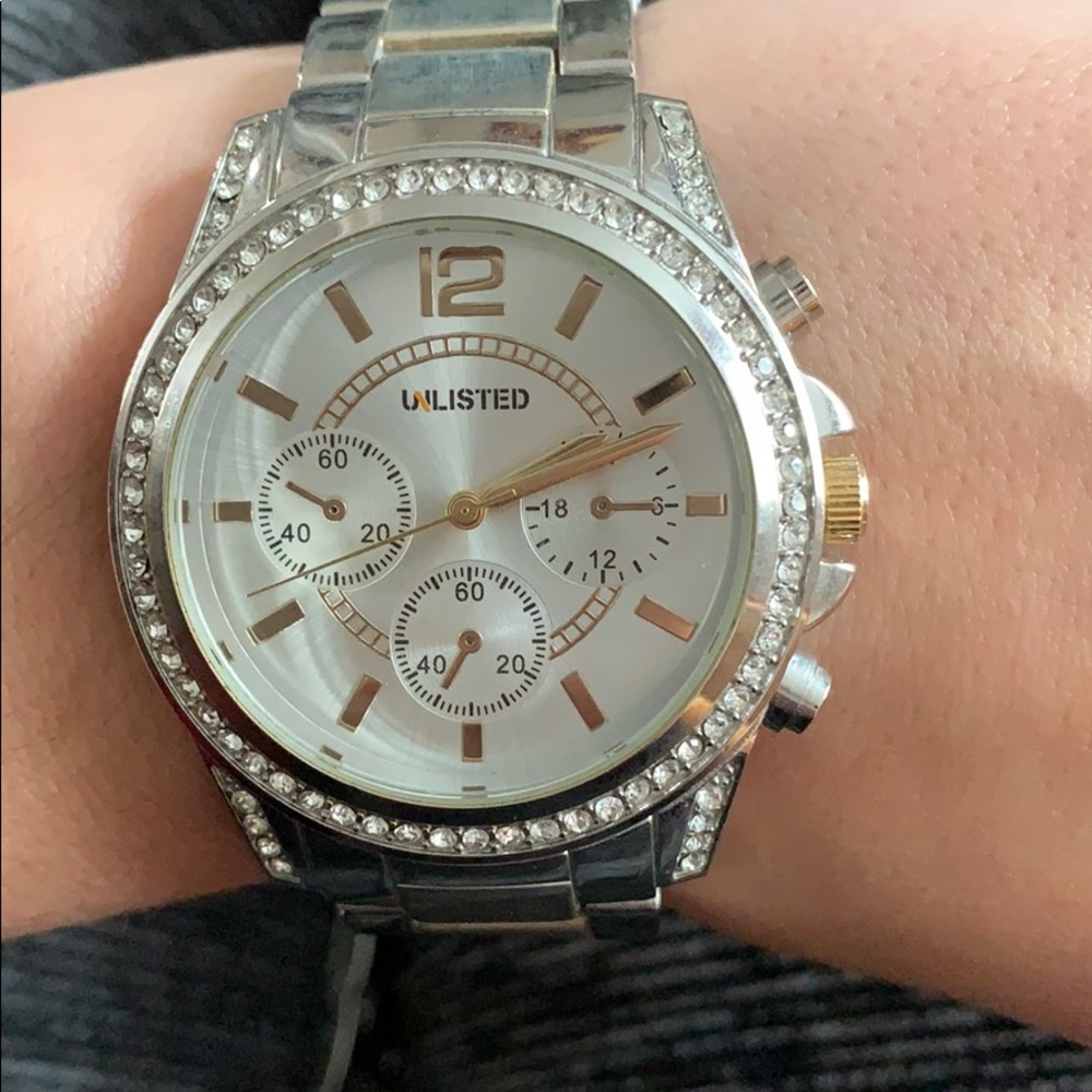 Unlisted watch with no battery.